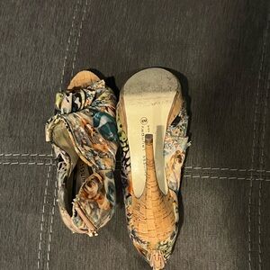 Chinese Laundry Cork Heels Size 6, Multi color
